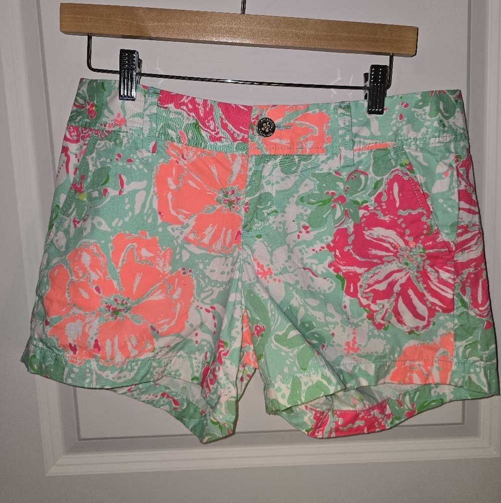 EUC Lilly Pulitzer Callahan Short Size 4, Poolside Beach Walk Print
